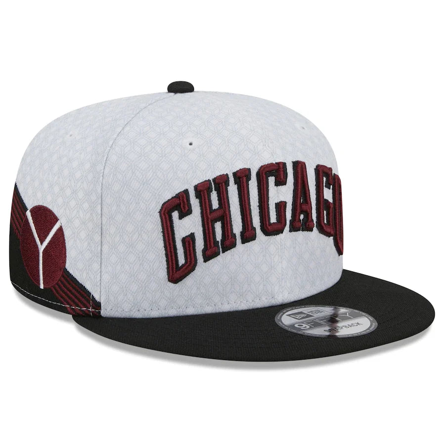 Men's Chicago Bulls New Era Black 2022/23 City Edition Official 9FIFTY Snapback Adjustable Hat