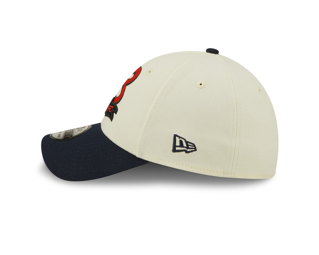 Men's Chicago Bears "B" Logo New Era Cream/Navy 2022 Sideline 39THIRTY Flex Hat