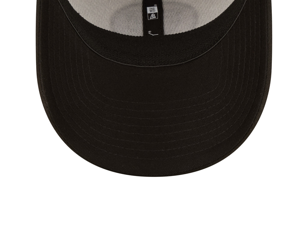 Men's Chicago Bears New Era Crucial Catch 2022 NFL Coaches Sideline Mascot Logo White/Black 39THIRTY Flex Hat