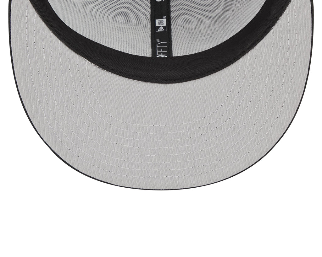 Chicago Bears New Era Primary Black and White Trucker 9FIFTY Snapback Hat