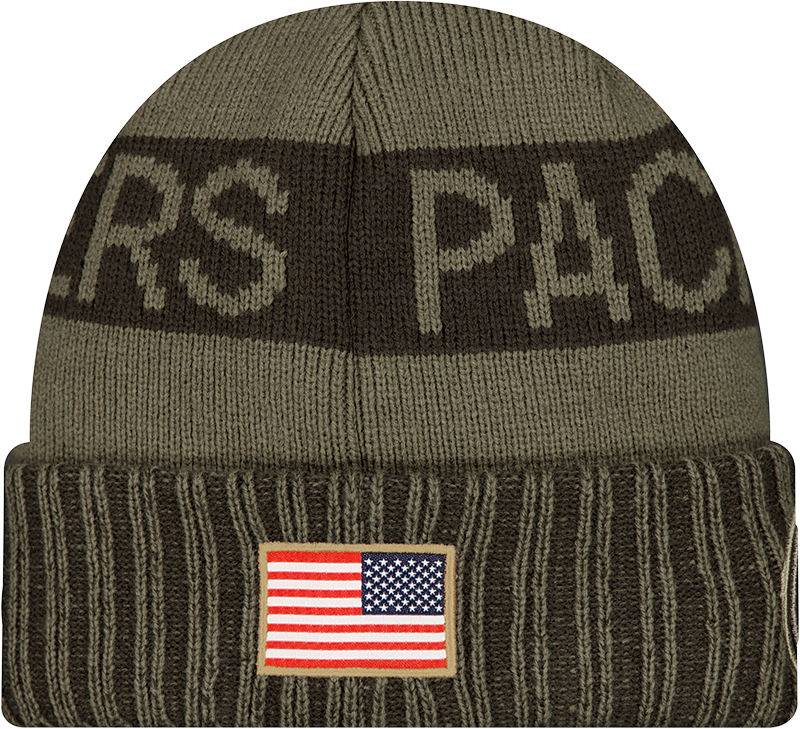 Green Bay Packers New Era Green 2025 NFL Sideline Salute To Service Cuffed Knit Hat