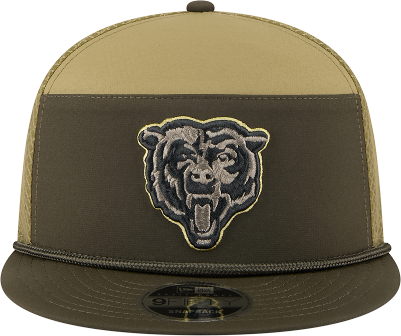 Men's Chicago Bears New Era Green 2025 Salute To Service Sideline Split Panel 9FIFTY Snapback Trucker Hat
