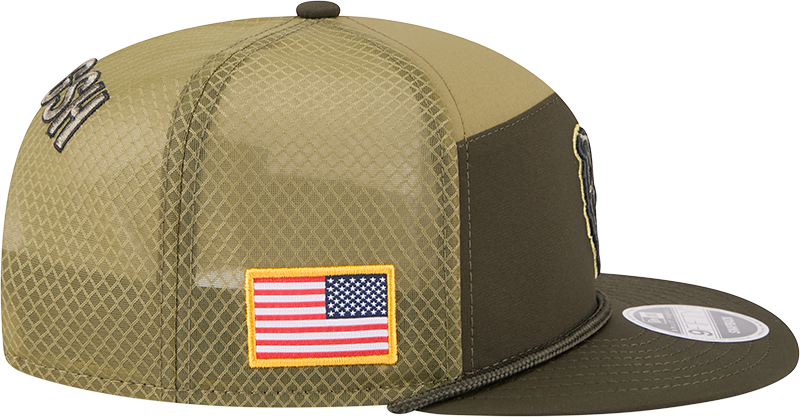 Men's Chicago Bears New Era Green 2025 Salute To Service Sideline Split Panel 9FIFTY Snapback Trucker Hat