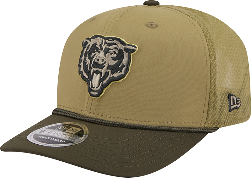 Men's Chicago Bears New Era Green 2025 Salute To Service Sideline 9SEVENTY Trucker Adjustable Hat