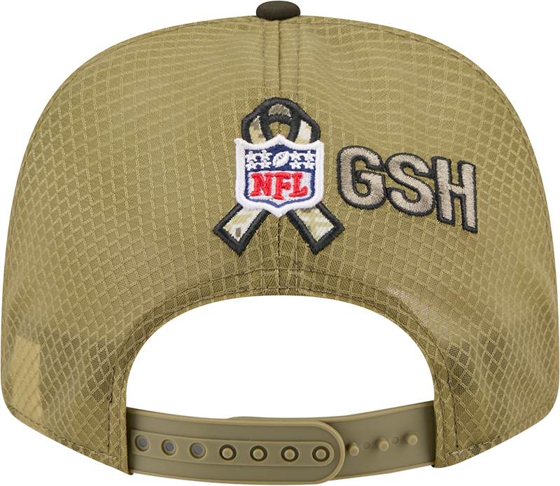 Men's Chicago Bears New Era Green 2025 Salute To Service Sideline 9SEVENTY Trucker Adjustable Hat