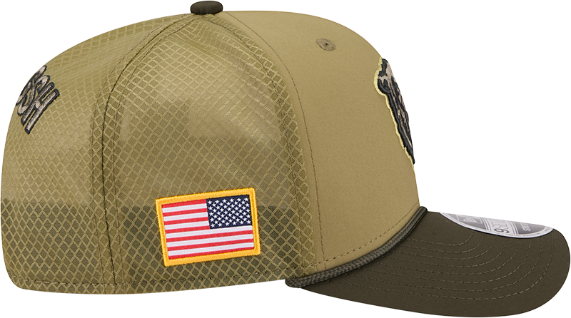 Men's Chicago Bears New Era Green 2025 Salute To Service Sideline 9SEVENTY Trucker Adjustable Hat