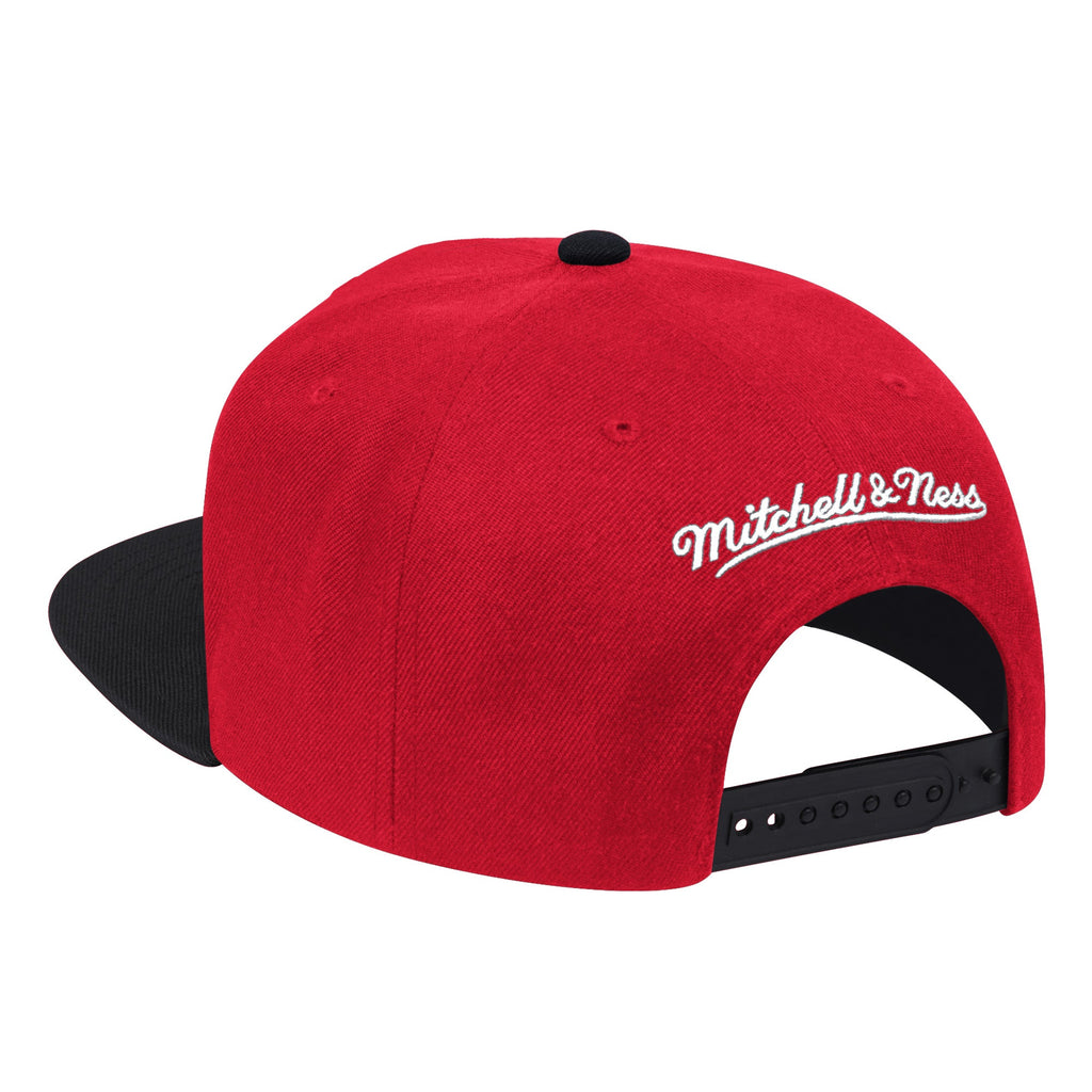 Chicago Bulls Black and Red Hardwood Classics Billboard Classic Mitchell & Ness Snapback Hat