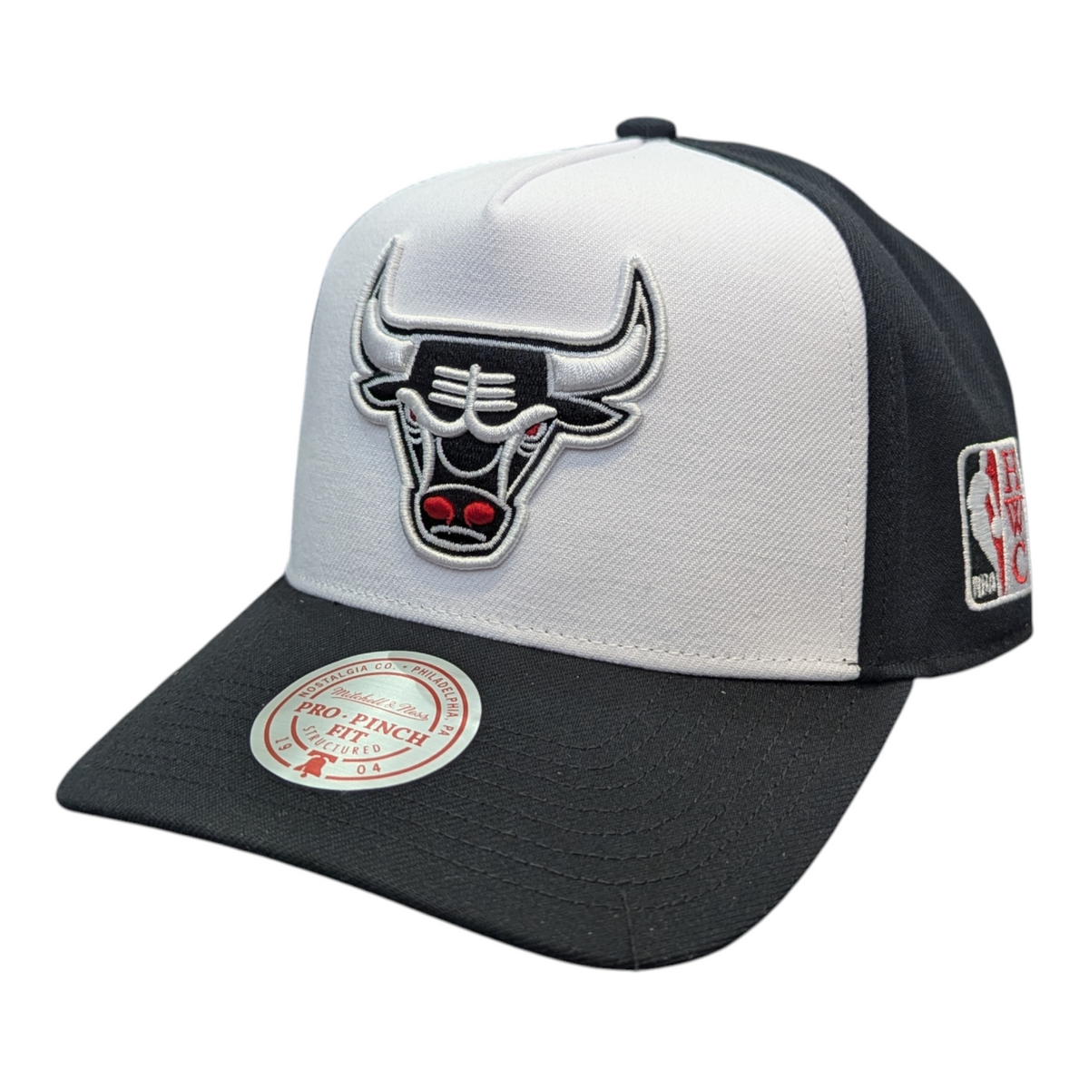 Chicago Bulls Mitchell & Ness NBA Legendary Black/White Pro Pinch Fit Snapback Hat