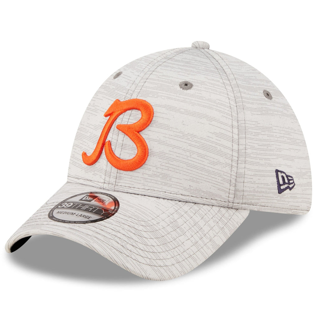 Men's Chicago Bears New Era Gray 2022 NFL Training Camp Official Coach Script 39THIRTY Flex Hat