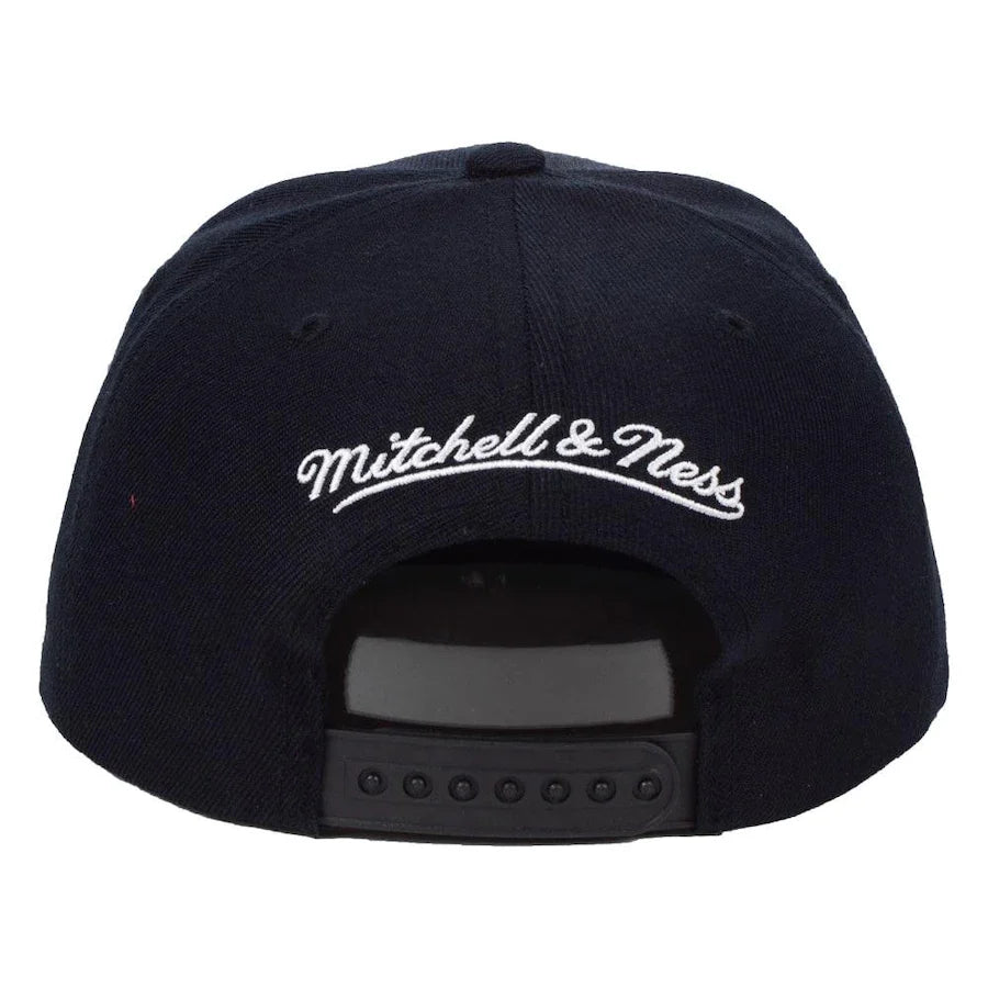 Men's San Antonio Spurs NBA Basic Core 2 Tone Black/Pink HWC Mitchell & Ness Snapback Hat